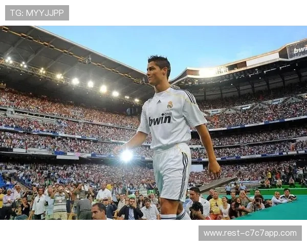 身高一米七的足球球星有哪些？他们的实力和成就如何？